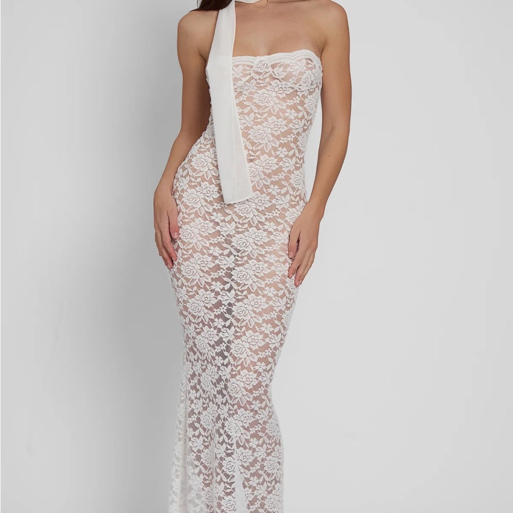 Elegant Strapless Lace Dress in White